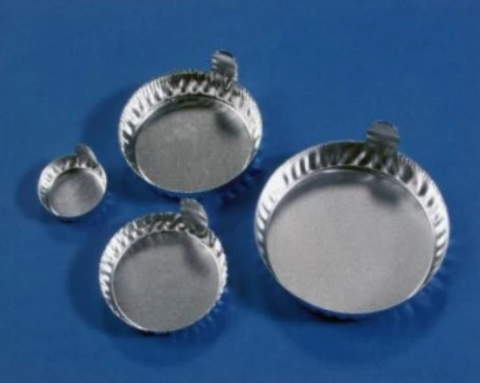 Small Aluminum Dishes with Grip Handle